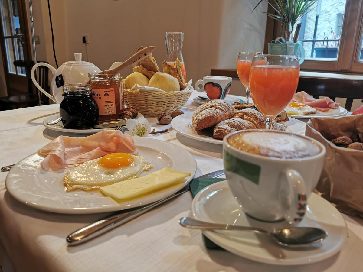 Alla Torre Del Barbarossa B&B Foresteria Мандельо дел Ларио Екстериор снимка