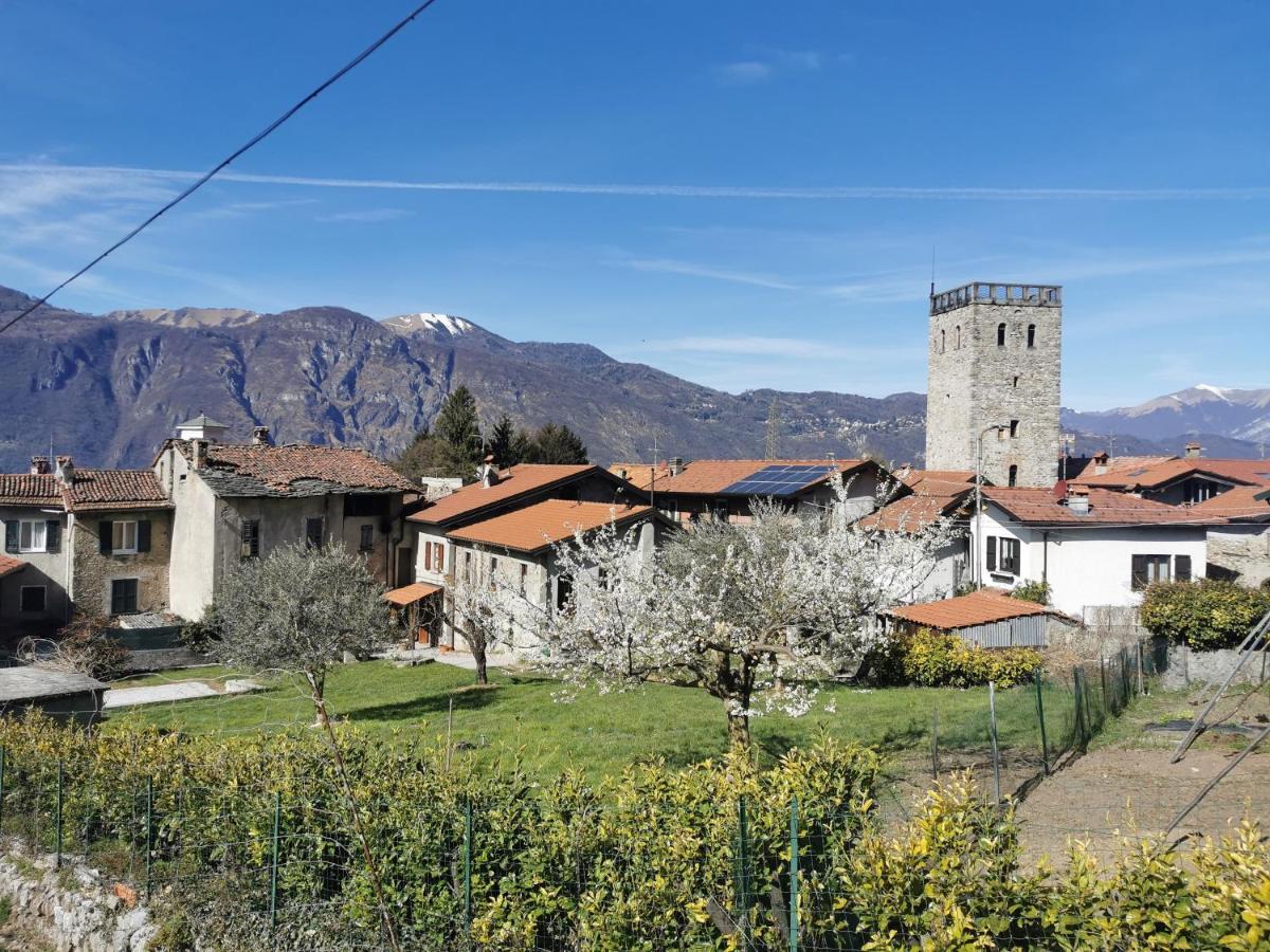 Alla Torre Del Barbarossa B&B Foresteria Мандельо дел Ларио Екстериор снимка