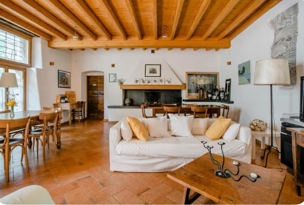Alla Torre Del Barbarossa B&B Foresteria Мандельо дел Ларио Екстериор снимка