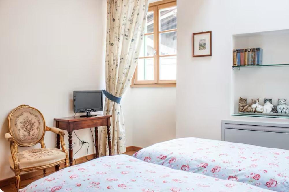 Alla Torre Del Barbarossa B&B Foresteria Мандельо дел Ларио Екстериор снимка