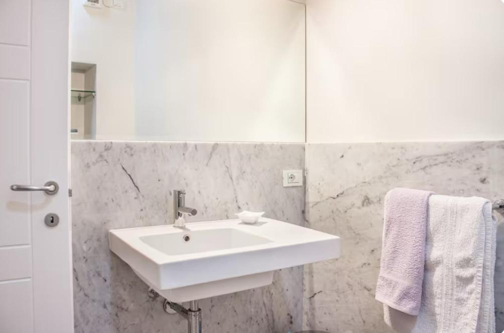 Alla Torre Del Barbarossa B&B Foresteria Мандельо дел Ларио Екстериор снимка