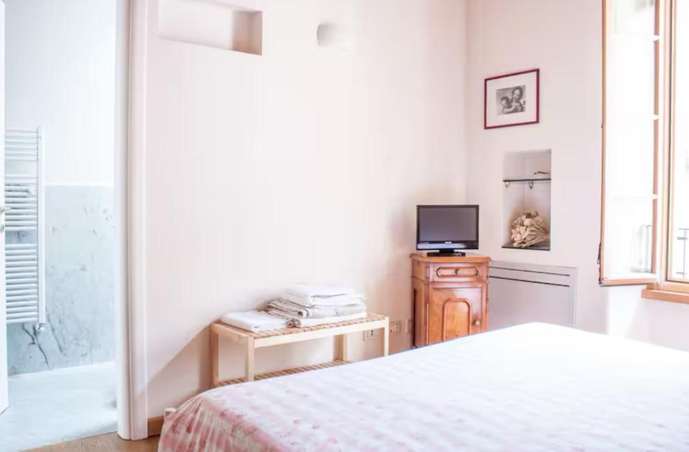 Alla Torre Del Barbarossa B&B Foresteria Мандельо дел Ларио Екстериор снимка