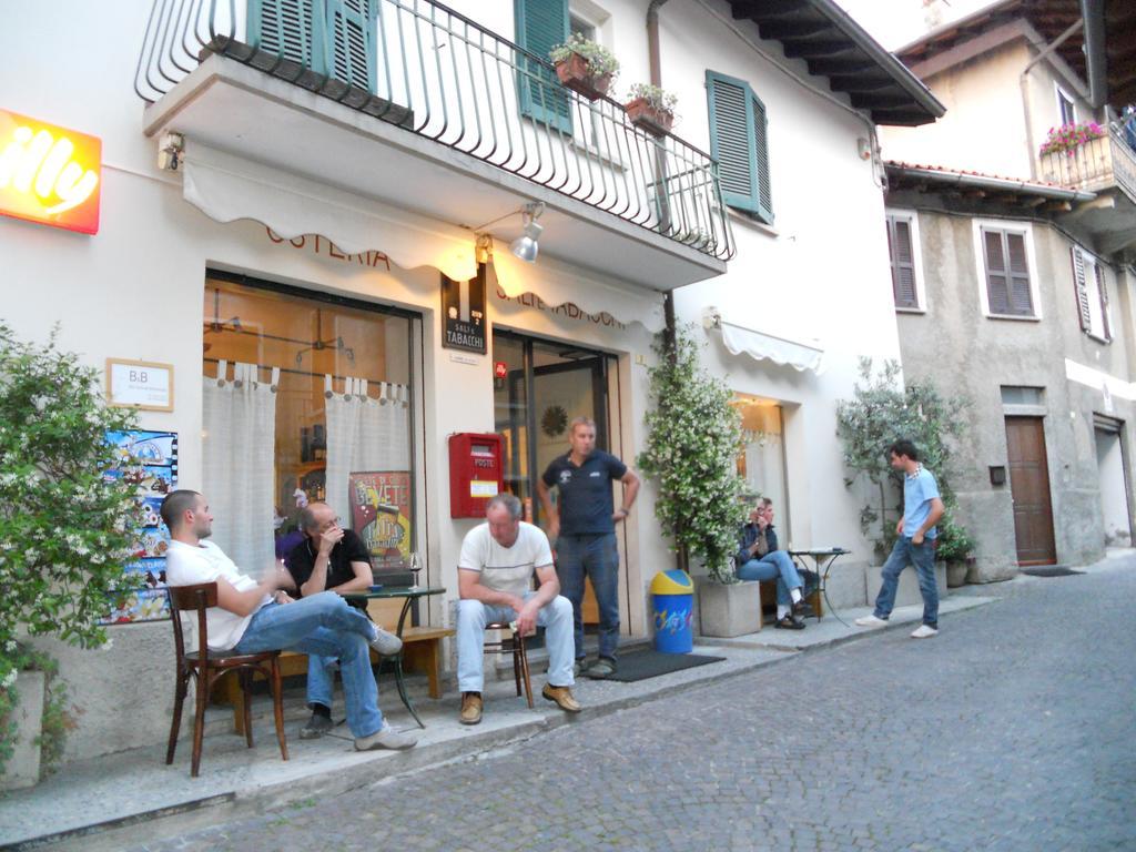 Alla Torre Del Barbarossa B&B Foresteria Мандельо дел Ларио Екстериор снимка